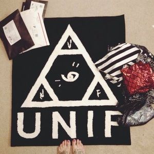 RARE UNIF RUG